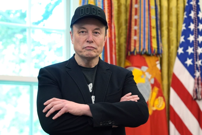 Elon Musk chê AI của đối thủ ’đạo đức giả’